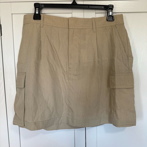 GAP Dresses & Skirts - NWT GAP Utility Mini Skirt Women’s Medium Khaki Cargo Pockets Y2K Style